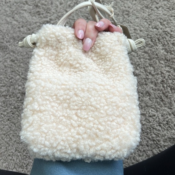 Universal Threads Bouclé Sherpa Crossbody Purse - Picture 4 of 4